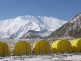 Вид на пик Ленина из БЛ Pamir Expeditions