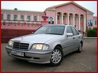 Автомобиль представительского класса Mercedes 200