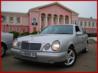 Автомобиль представительского класса Mercedes 230